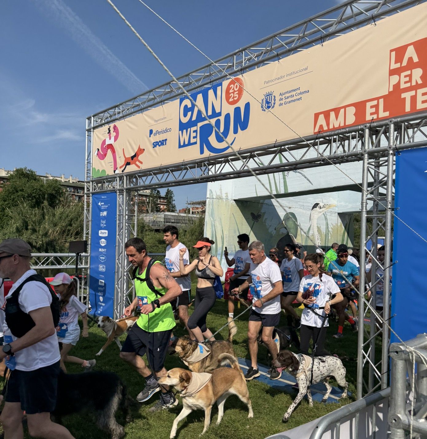 Los eventos como la Can We Run permiten socializar tanto a personas como a perros en un entorno seguro y positivo